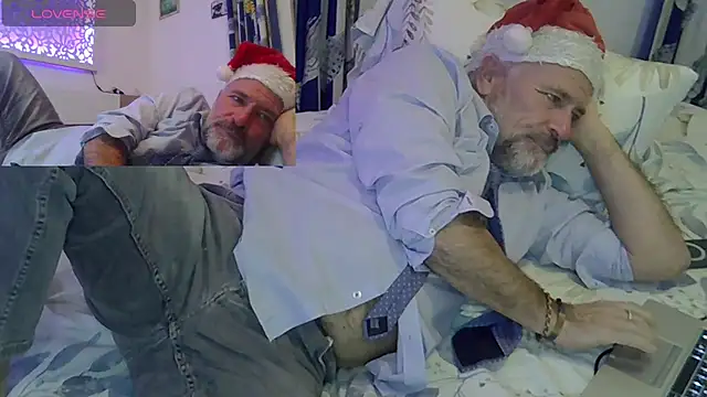 Snapshot of DaddybearVLC chatting on 12/26/24, 08:11 DaddybearVLC online show from 12/26/24, 08:11