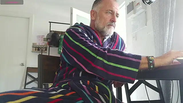 Snapshot of DaddybearVLC chatting on 11/01/25, 12:07 DaddybearVLC online show from 11/01/25, 12:07