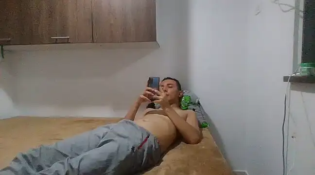 Snapshot of axeldaviid chatting on 03/14/25, 01:48 axeldaviid online show from 03/14/25, 01:48