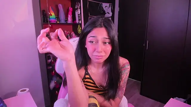 amber yull online show from 04/24/26, 03:36