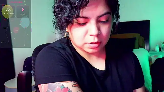 kimmiakiss22 online show from 11/16/25, 02:39