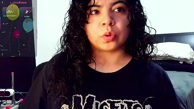 kimmiakiss22 online show from 11/25/25, 07:03