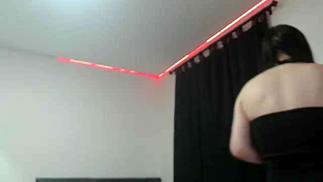 Snapshot of dolcemacca chatting on 02/22/25, 01:33 dolcemacca online show from 02/22/25, 01:33