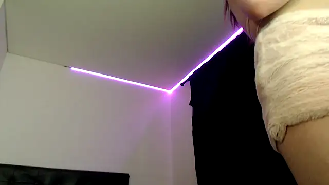 Snapshot of dolcemacca chatting on 09/24/25, 01:42 dolcemacca online show from 09/24/25, 01:42