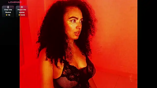 Snapshot of cataleya-miller_ chatting on 10/28/25, 02:04 cataleya-miller  online show from 10/28/25, 02:04