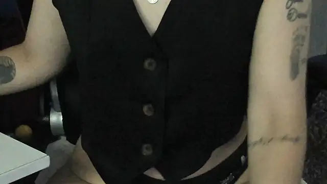 natasha logan  online show from 11/09/25, 04:00