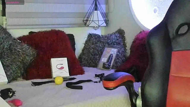 Snapshot of natasha_logan_ chatting on 05/10/26, 04:06 natasha logan online show from 05/10/26, 04:06