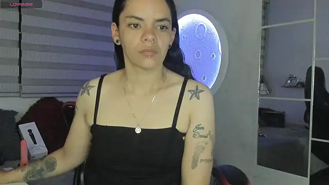 Snapshot of natasha_logan_ chatting on 07/07/26, 04:04 natasha logan online show from 07/07/26, 04:04