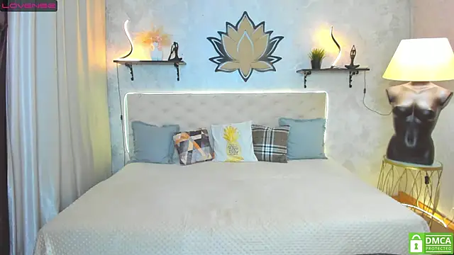 Snapshot of StripBianka chatting on 10/13/25, 09:42 StripBianka online show from 10/13/25, 09:42