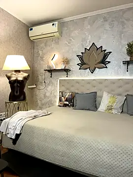 StripBianka online show from 12/05/25, 08:01