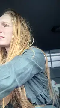 GoldenFlameGoddess online show from 03/19/25, 09:16