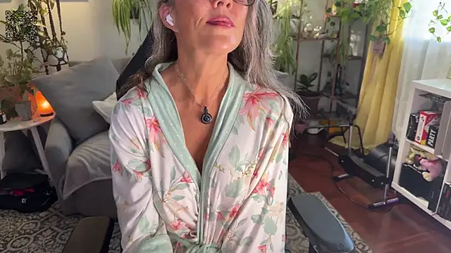 Snapshot of sunniedayz_ chatting on 09/09/25, 05:34 sunniedayz online show from 09/09/25, 05:34