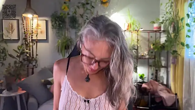 Snapshot of sunniedayz_ chatting on 09/16/25, 03:24 sunniedayz online show from 09/16/25, 03:24