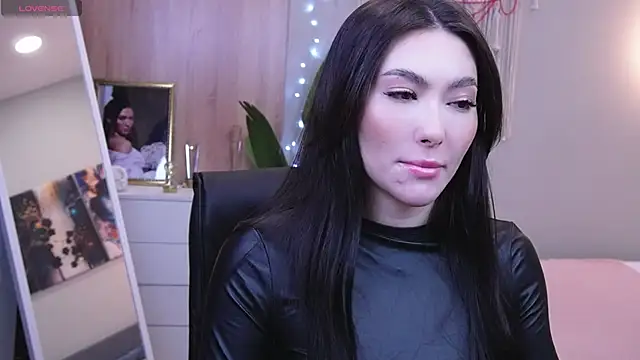 Molly Jons online show from 03/11/25, 12:33