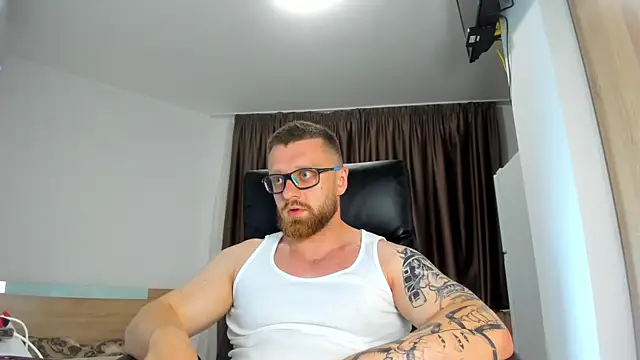 Snapshot of Findom_guy chatting on 06/23/26, 07:23 Findom guy online show from 06/23/26, 07:23