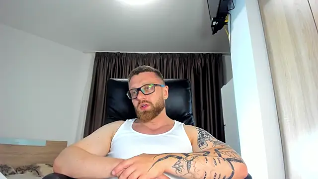 Snapshot of Findom_guy chatting on 06/26/26, 07:29 Findom guy online show from 06/26/26, 07:29