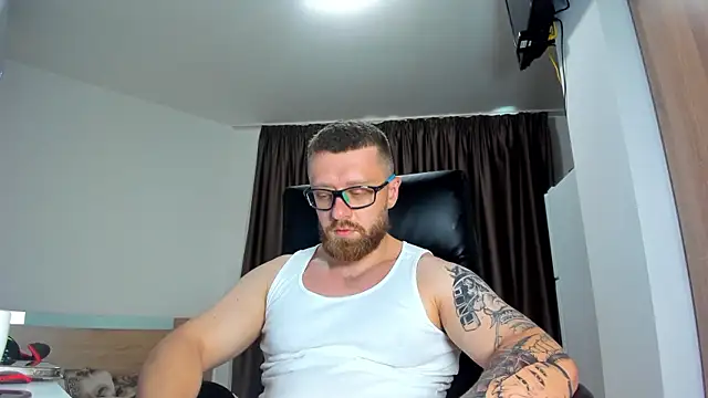 Snapshot of Findom_guy chatting on 07/10/26, 04:09 Findom guy online show from 07/10/26, 04:09