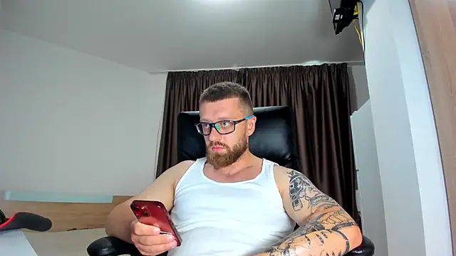 Snapshot of Findom_guy chatting on 07/13/26, 04:21 Findom guy online show from 07/13/26, 04:21