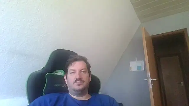 Snapshot of Golffahrer1982 chatting on 10/19/25, 10:27 Golffahrer1982 online show from 10/19/25, 10:27