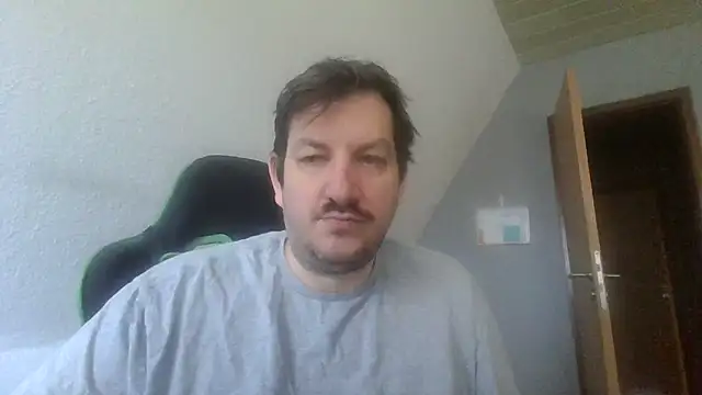 Snapshot of Golffahrer1982 chatting on 10/30/25, 10:16 Golffahrer1982 online show from 10/30/25, 10:16