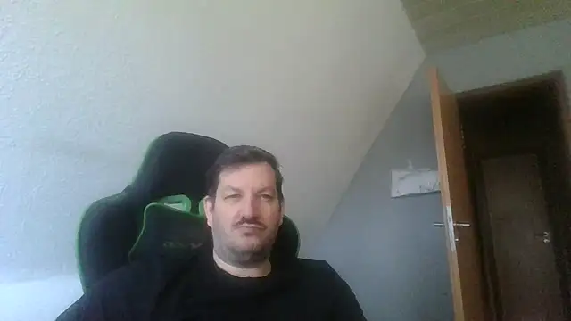 Snapshot of Golffahrer1982 chatting on 01/15/26, 11:26 Golffahrer1982 online show from 01/15/26, 11:26