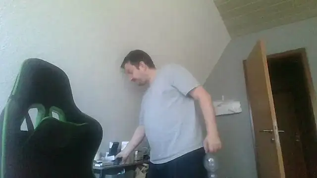 Snapshot of Golffahrer1982 chatting on 01/17/26, 12:10 Golffahrer1982 online show from 01/17/26, 12:10