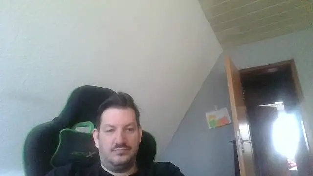 Snapshot of Golffahrer1982 chatting on 03/25/26, 09:59 Golffahrer1982 online show from 03/25/26, 09:59