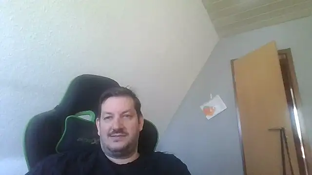 Snapshot of Golffahrer1982 chatting on 04/06/26, 09:43 Golffahrer1982 online show from 04/06/26, 09:43