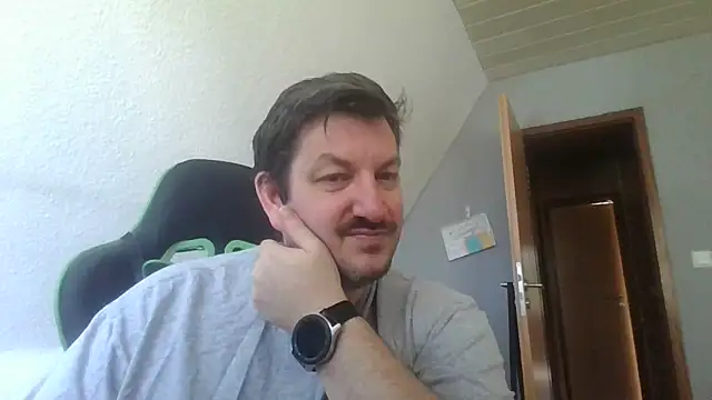 Snapshot of Golffahrer1982 chatting on 05/24/26, 09:25 Golffahrer1982 online show from 05/24/26, 09:25