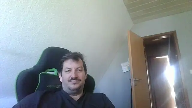 Snapshot of Golffahrer1982 chatting on 05/25/26, 07:58 Golffahrer1982 online show from 05/25/26, 07:58