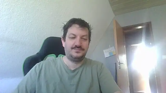 Snapshot of Golffahrer1982 chatting on 05/26/26, 06:31 Golffahrer1982 online show from 05/26/26, 06:31