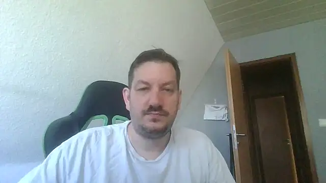 Snapshot of Golffahrer1982 chatting on 06/26/26, 06:29 Golffahrer1982 online show from 06/26/26, 06:29