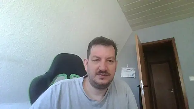 Snapshot of Golffahrer1982 chatting on 06/27/26, 07:02 Golffahrer1982 online show from 06/27/26, 07:02