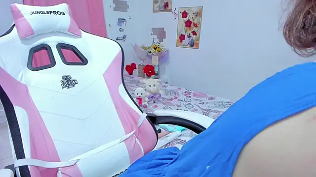 Snapshot of MiiaVolkova chatting on 01/17/25, 05:42 MiiaVolkova online show from 01/17/25, 05:42