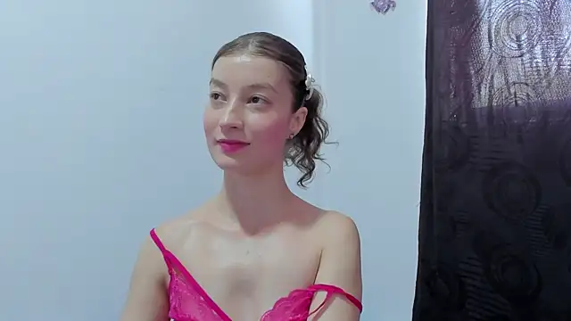 Snapshot of MiiaVolkova chatting on 09/17/25, 04:52 MiiaVolkova online show from 09/17/25, 04:52