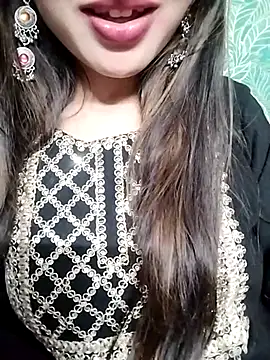 Snapshot of Noor_Darliing chatting on 03/18/25, 08:37 Noor Darliing online show from 03/18/25, 08:37