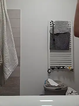 Snapshot of ToplessDragon@xh chatting on 04/13/26, 09:42 ToplessDragonxh online show from 04/13/26, 09:42