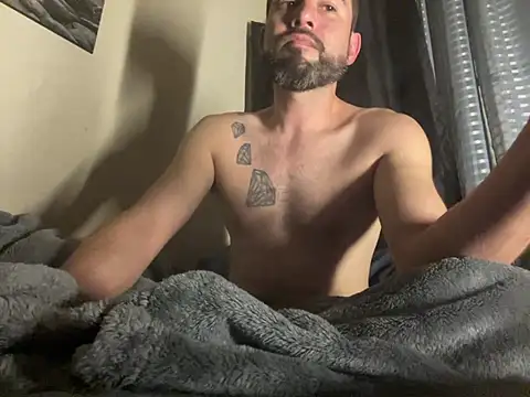 Snapshot of hotraillX chatting on 12/22/24, 08:27 hotraillX online show from 12/22/24, 08:27