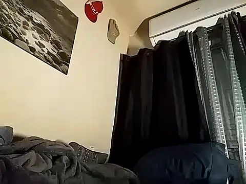 Snapshot of hotraillX chatting on 12/29/24, 05:31 hotraillX online show from 12/29/24, 05:31