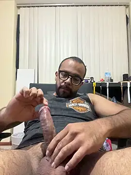 Luisrovers18 online show from 04/15/26, 04:52