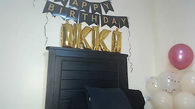 Snapshot of NIKKIE_LOVE chatting on 01/21/25, 04:32 NIKKIE LOVE online show from 01/21/25, 04:32