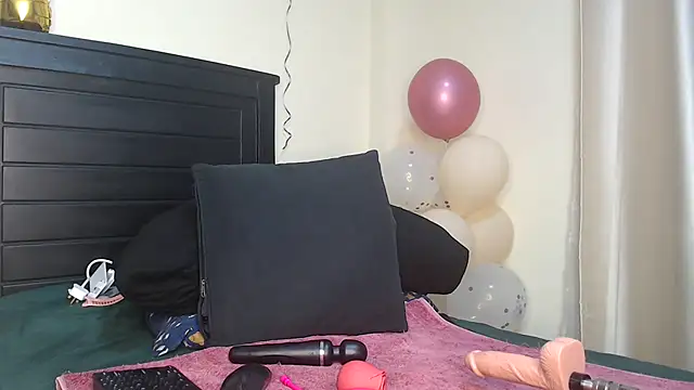 Snapshot of NIKKIE_LOVE chatting on 01/26/25, 04:09 NIKKIE LOVE online show from 01/26/25, 04:09