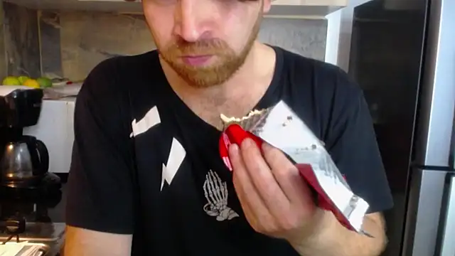 michacosio online show from 10/28/25, 02:37