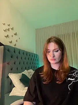  Chlo  e online show from 02/20/25, 03:45