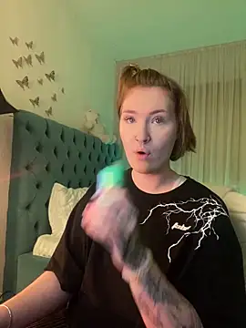  Chlo  e online show from 02/21/25, 10:04