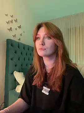  Chlo  e online show from 02/26/25, 10:42