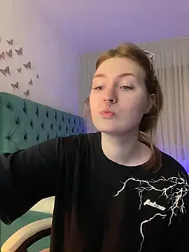  Chlo  e online show from 03/07/25, 10:43