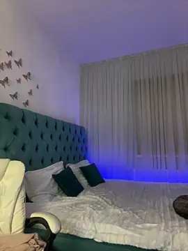  Chlo  e online show from 03/12/25, 11:44