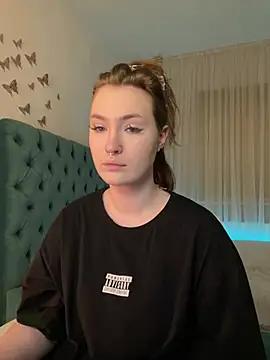  Chlo  e online show from 03/22/25, 11:09