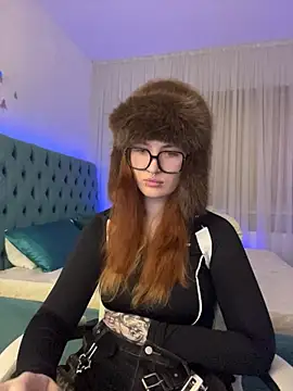  Chlo  e online show from 10/26/25, 09:42